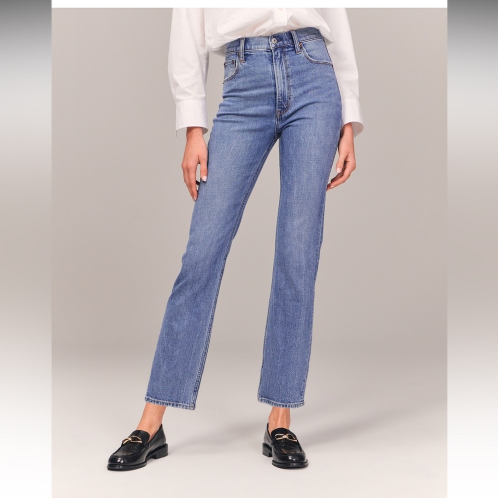 Abercrombie Ultra High Rise Ankle Straight Jean medium wash size 26/2